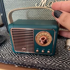 Mini Retro Bluetooth Speaker in Forest Green